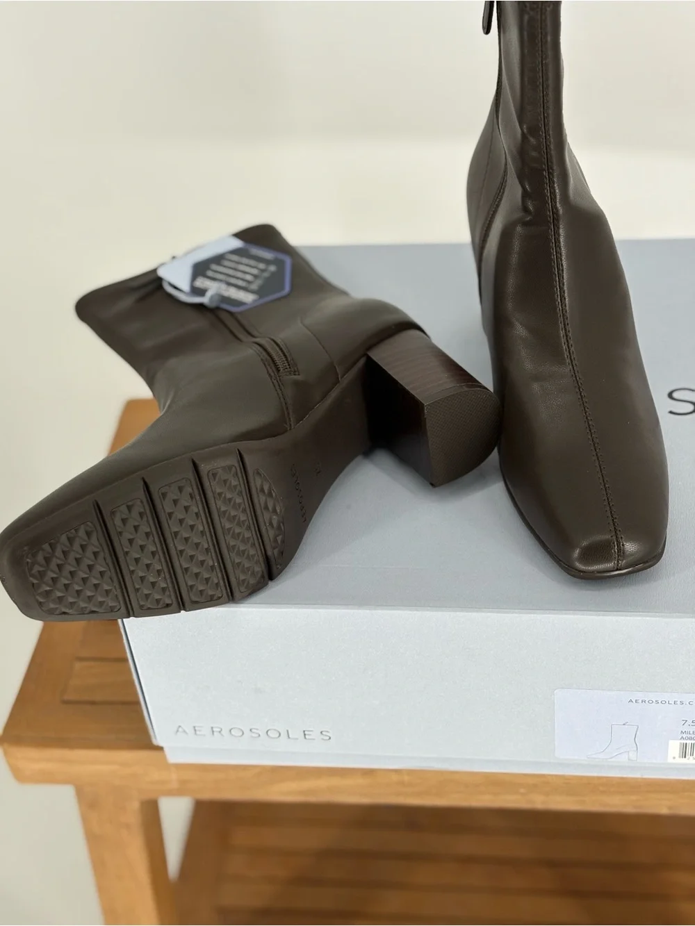 AEROSOLES sleek square